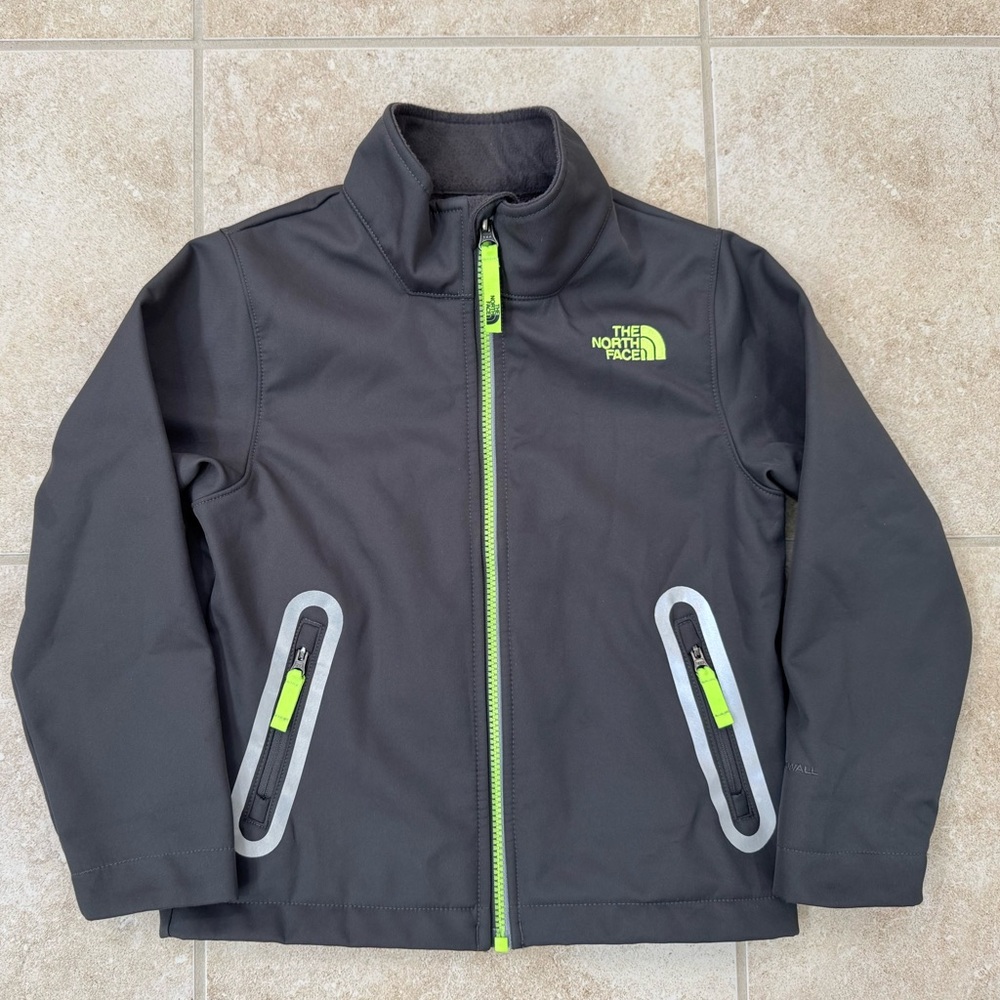 The North Face Boy's Apex Bionic Softshell
Size: XS (6)
Color: Grey